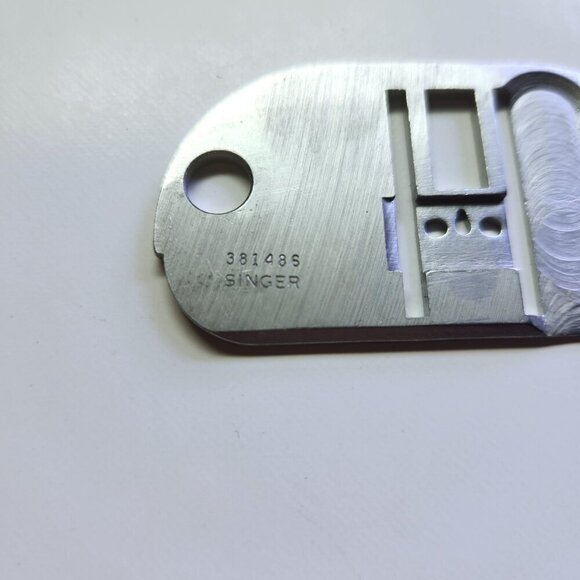 Singer Needle Throat Plate 381486 Singer Genuine Vintage Singer Needle P… - Picture 5 of 5